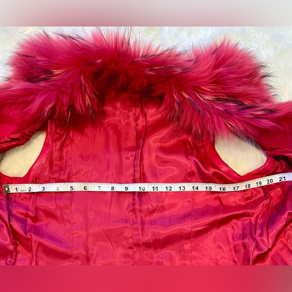 ENJOY FUR’s Raccoon Hair Red Gilet Size Small - Picture 14 of 14